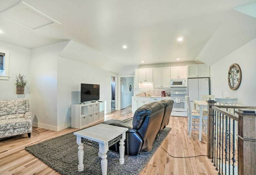 2 Mi To Town: Castle Rock Retreat W/ Fireplace!