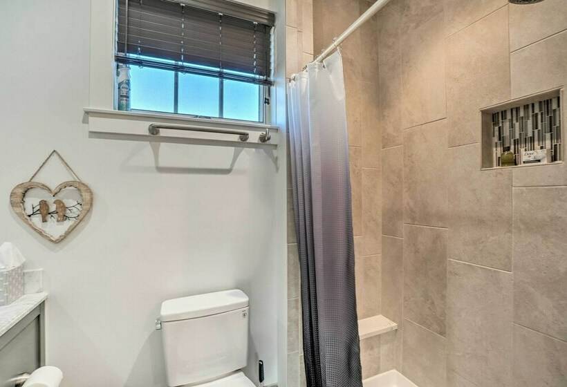 2 Mi To Town: Castle Rock Retreat W/ Fireplace!