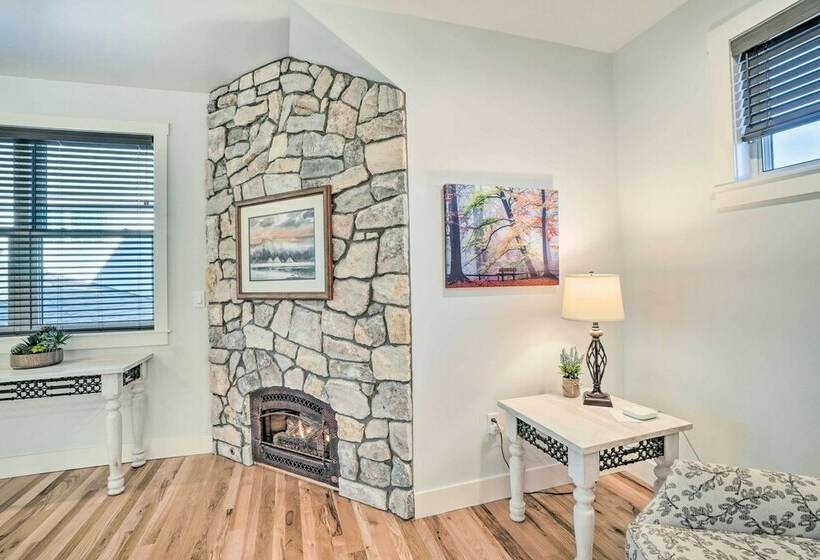 2 Mi To Town: Castle Rock Retreat W/ Fireplace!