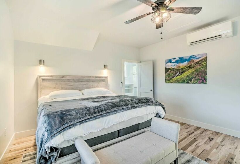 2 Mi To Town: Castle Rock Retreat W/ Fireplace!