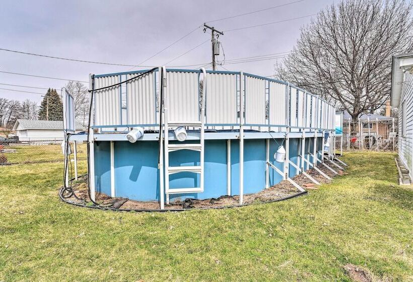 Detroit Home W/ Pool & Yard, 15 Mi To Downtown!