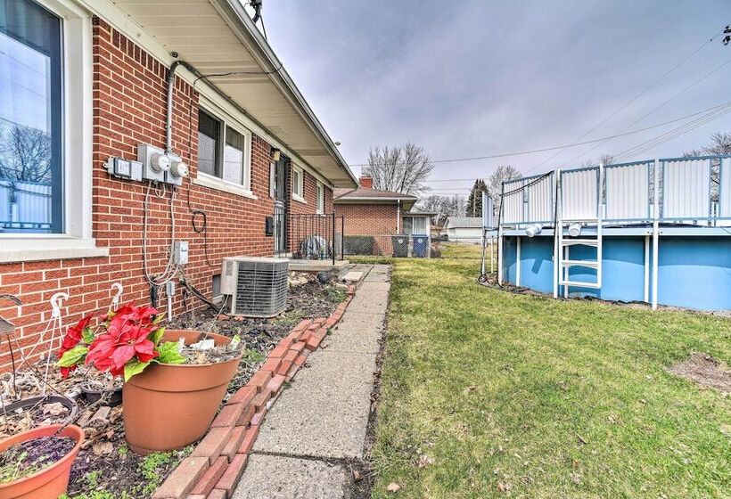 Detroit Home W/ Pool & Yard, 15 Mi To Downtown!
