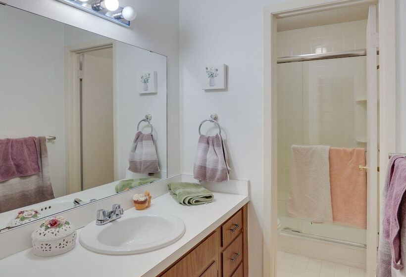 Family Home In Fort Worth: Pets Welcome!