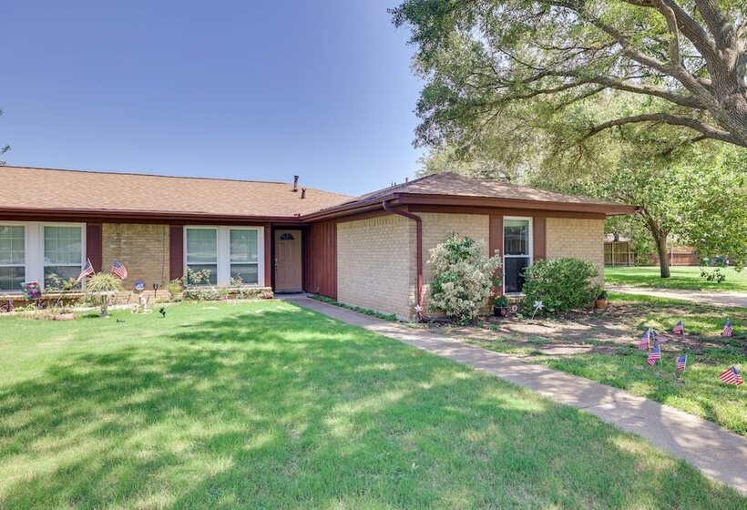 Family Home In Fort Worth: Pets Welcome!
