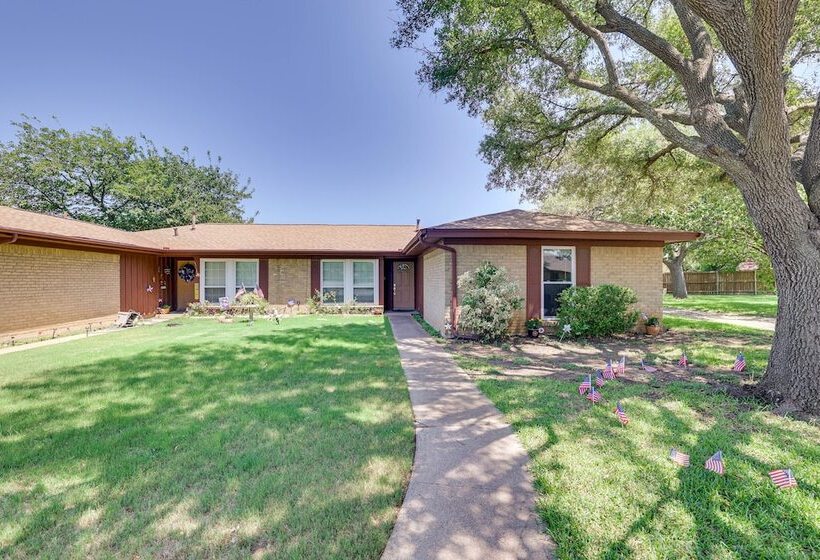 Family Home In Fort Worth: Pets Welcome!