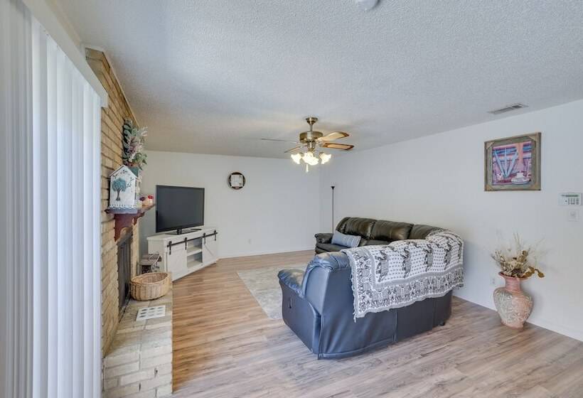 Family Home In Fort Worth: Pets Welcome!