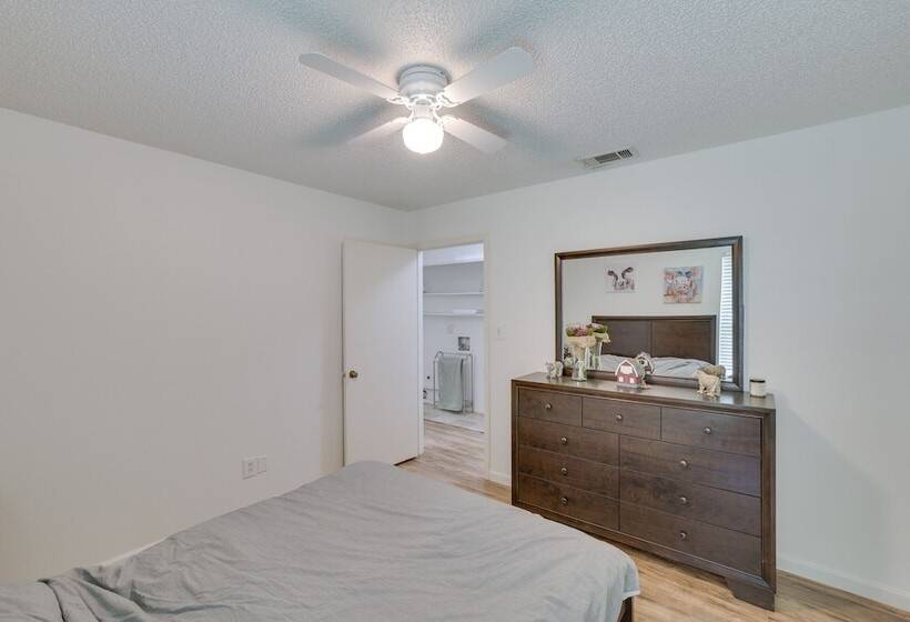 Family Home In Fort Worth: Pets Welcome!