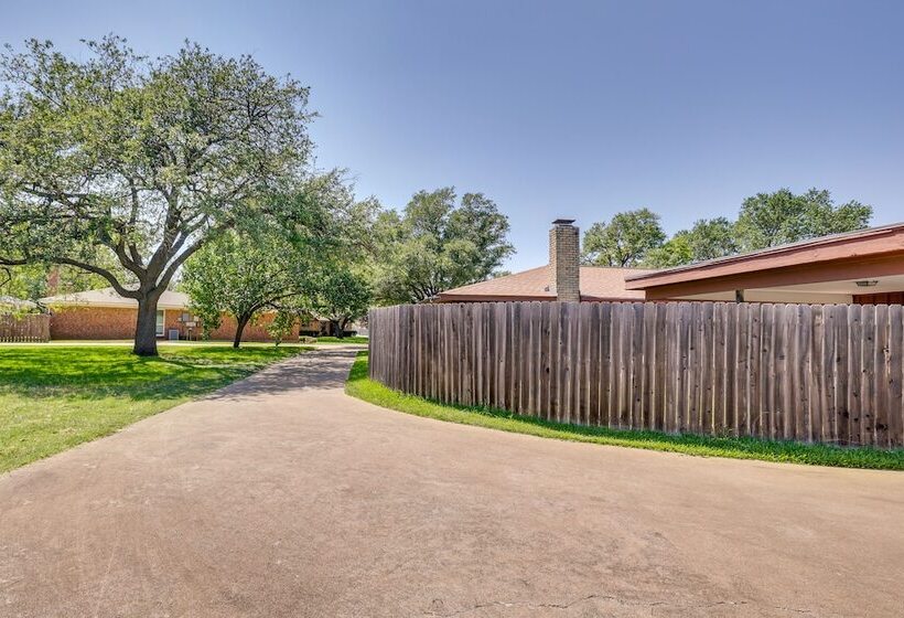 Family Home In Fort Worth: Pets Welcome!