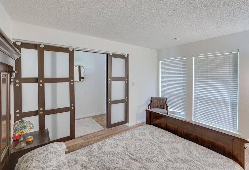 Family Home In Fort Worth: Pets Welcome!