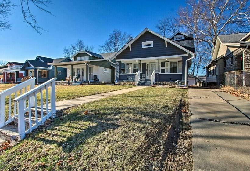 Charming Kansas City Home 3 Mi To Zoo!