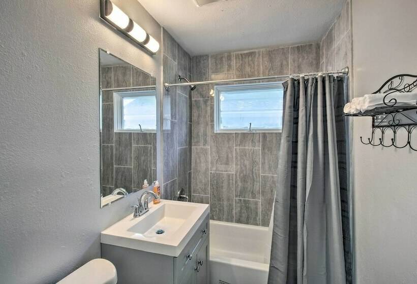 Charming Kansas City Home 3 Mi To Zoo!