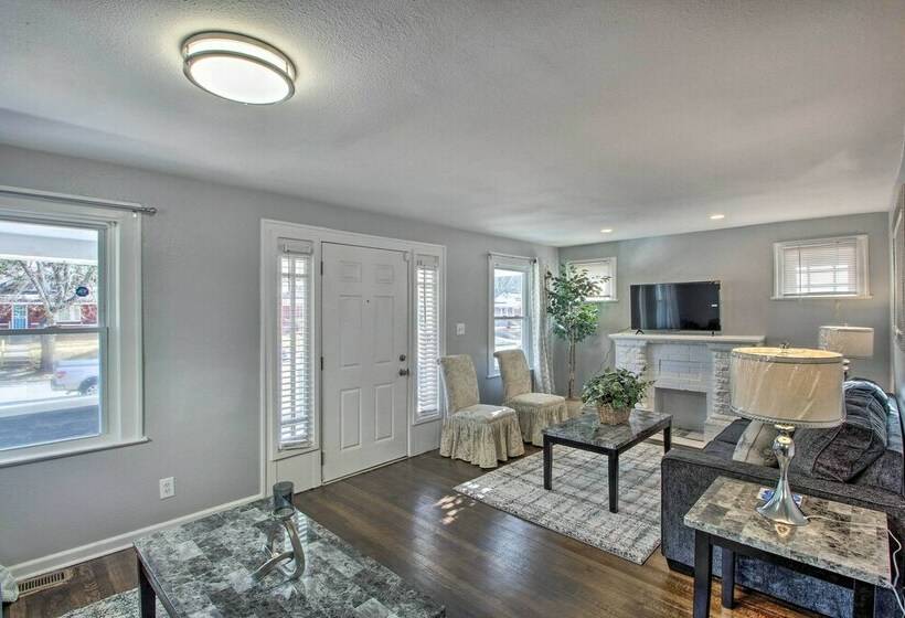 Charming Kansas City Home 3 Mi To Zoo!