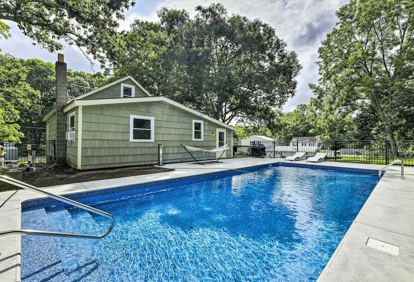 Charming Madison Retreat ~ 3 Mi To Beaches!