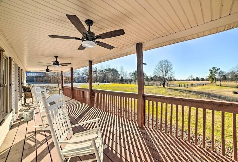 Charming Mckenzie Farmhouse W/ Fire Pit!