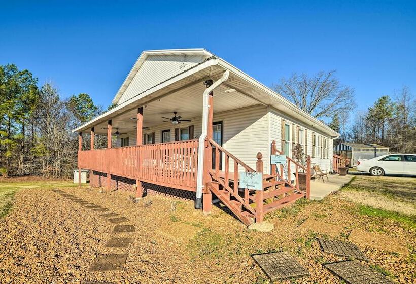 Charming Mckenzie Farmhouse W/ Fire Pit!