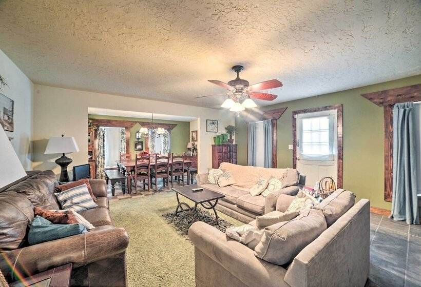 Charming Mckenzie Farmhouse W/ Fire Pit!