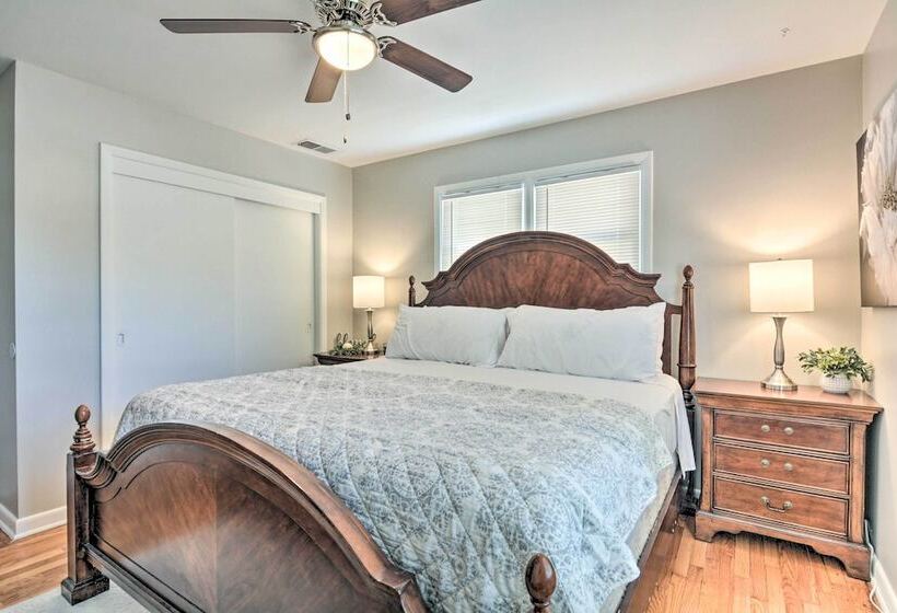 Charming Springfield Home W/ Private Backyard