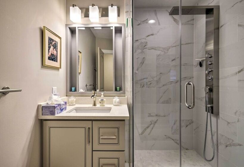 Chic, Central Downtown Duplex ~ 1 Mile To Duke!