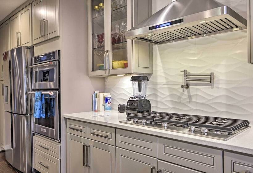 Chic, Central Downtown Duplex ~ 1 Mile To Duke!