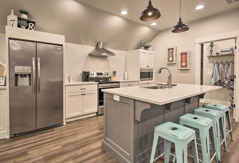 Chic Farmhouse W/ Creek In Heart Of Wine Country!