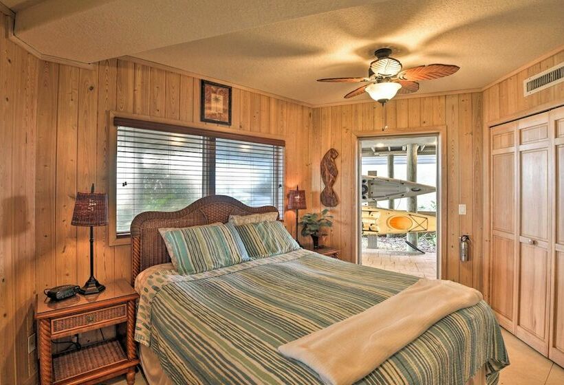 Chic Home: Ocean Views, Hot Tub & Game Room!