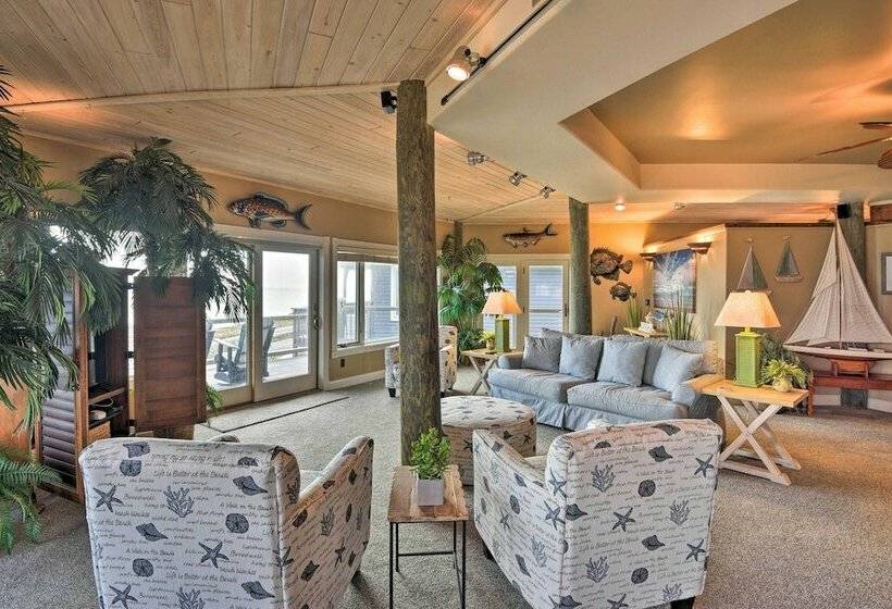 Chic Home: Ocean Views, Hot Tub & Game Room!