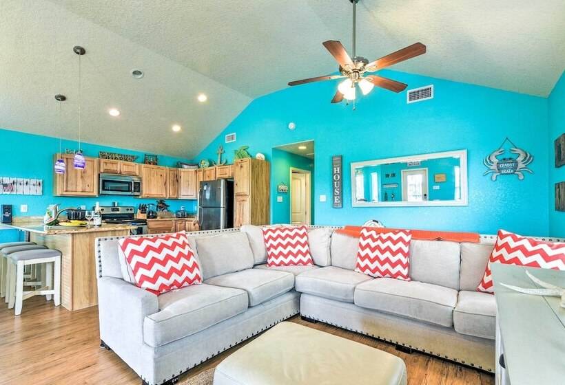 Colorful Freeport Home W/ Grill, Walk To Beach