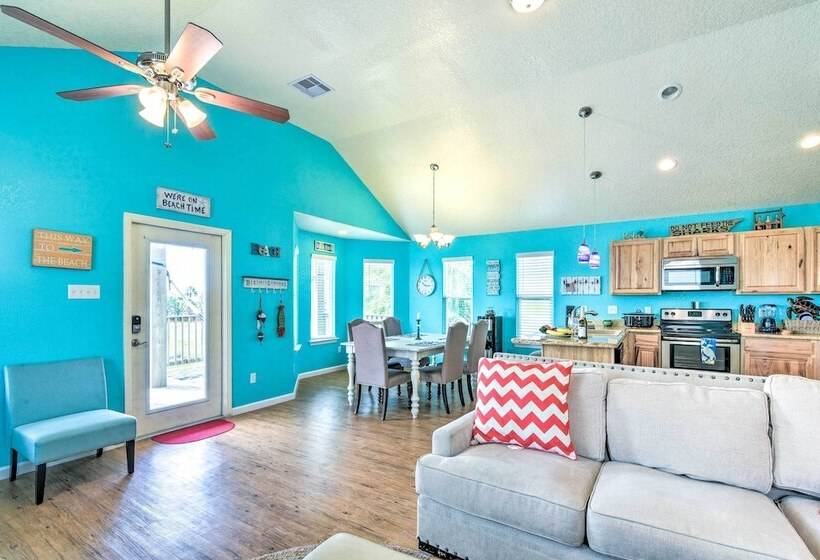 Colorful Freeport Home W/ Grill, Walk To Beach