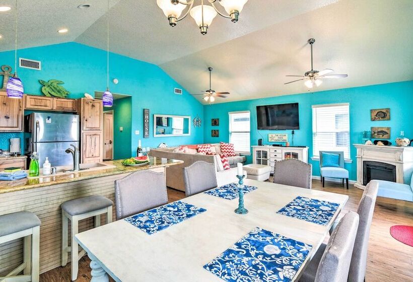Colorful Freeport Home W/ Grill, Walk To Beach