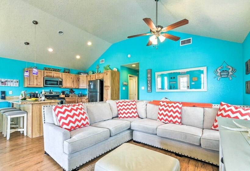 Colorful Freeport Home W/ Grill, Walk To Beach