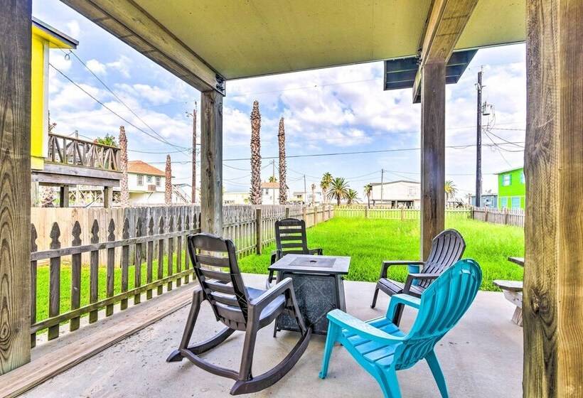 Colorful Freeport Home W/ Grill, Walk To Beach