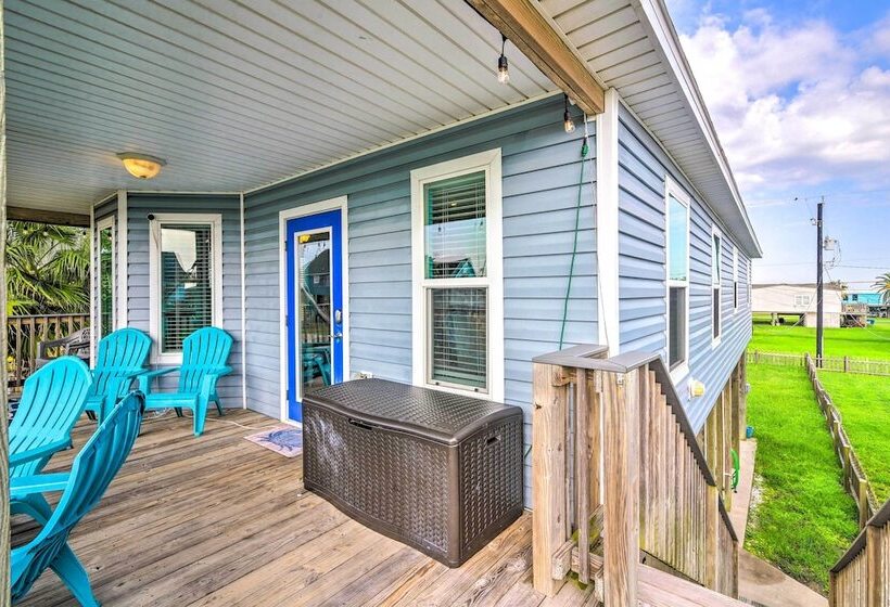 Colorful Freeport Home W/ Grill, Walk To Beach