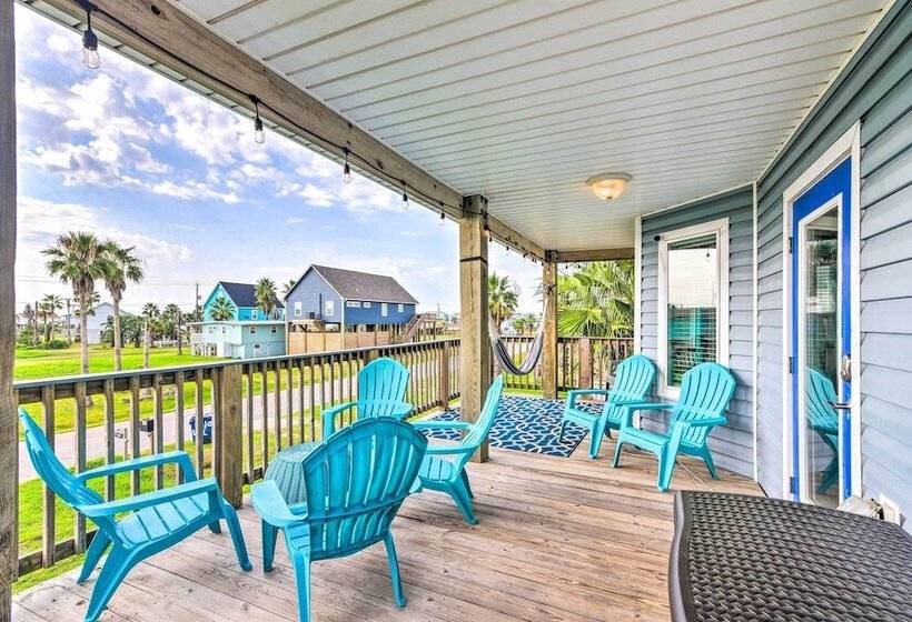 Colorful Freeport Home W/ Grill, Walk To Beach