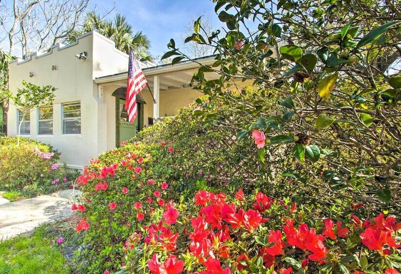 Colorful Pensacola Oasis: 1 Block To Bayview Park!