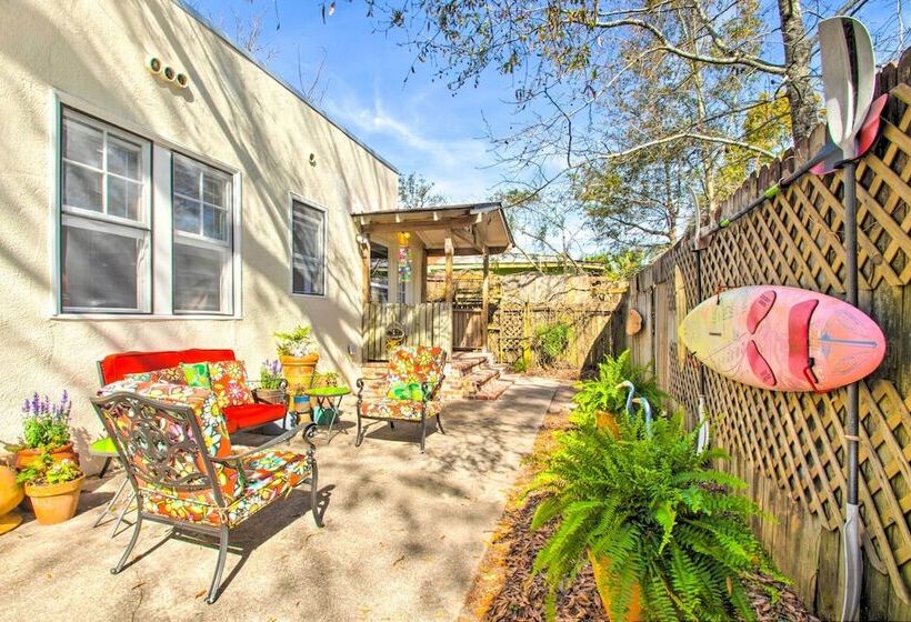 Colorful Pensacola Oasis: 1 Block To Bayview Park!