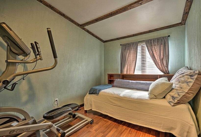 Comfortable Craftsman Home   2 Miles To Ub Campus!