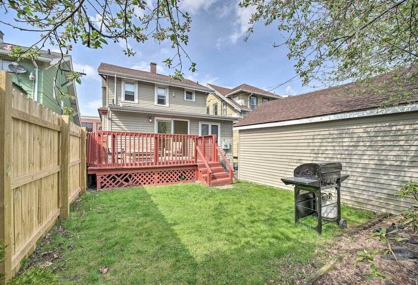 Comfortable Craftsman Home   2 Miles To Ub Campus!