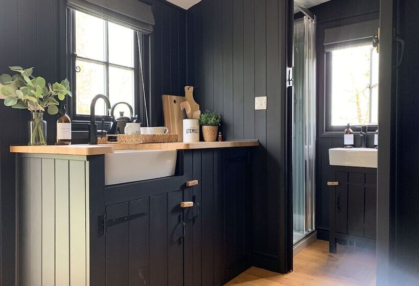 Cornwall Woodland Dog Friendly Shepherd S Hut