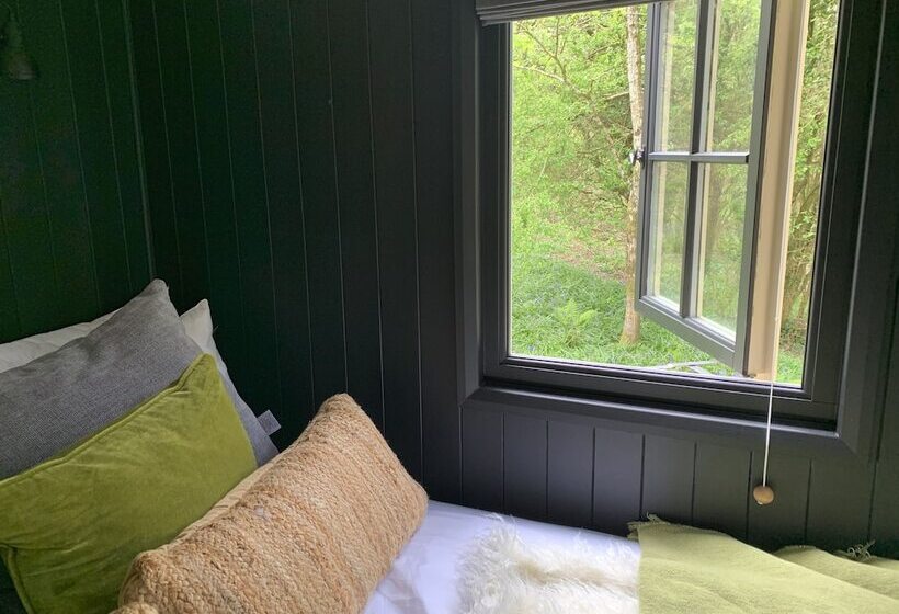Cornwall Woodland Dog Friendly Shepherd S Hut