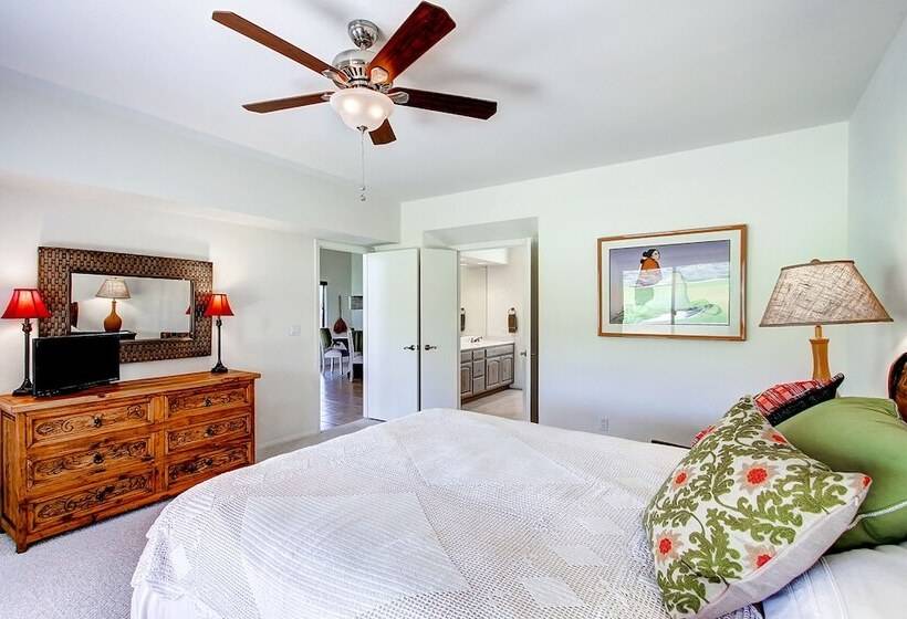 Country Club Home: 2br, 2 Ba + Den ~ 1 Mi To Golf!