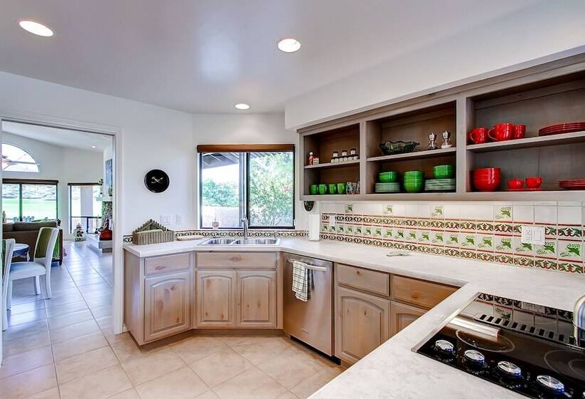 Country Club Home: 2br, 2 Ba + Den ~ 1 Mi To Golf!