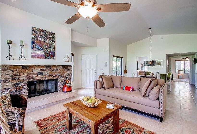 Country Club Home: 2br, 2 Ba + Den ~ 1 Mi To Golf!