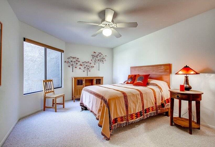 Country Club Home: 2br, 2 Ba + Den ~ 1 Mi To Golf!