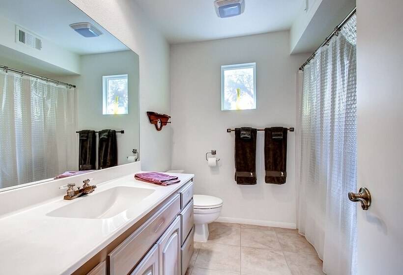 Country Club Home: 2br, 2 Ba + Den ~ 1 Mi To Golf!