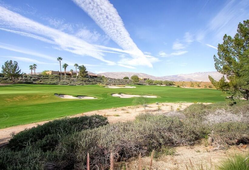 Country Club Home: 2br, 2 Ba + Den ~ 1 Mi To Golf!