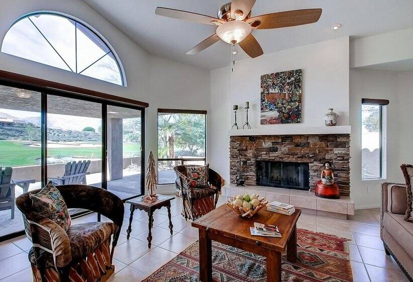 Country Club Home: 2br, 2 Ba + Den ~ 1 Mi To Golf!