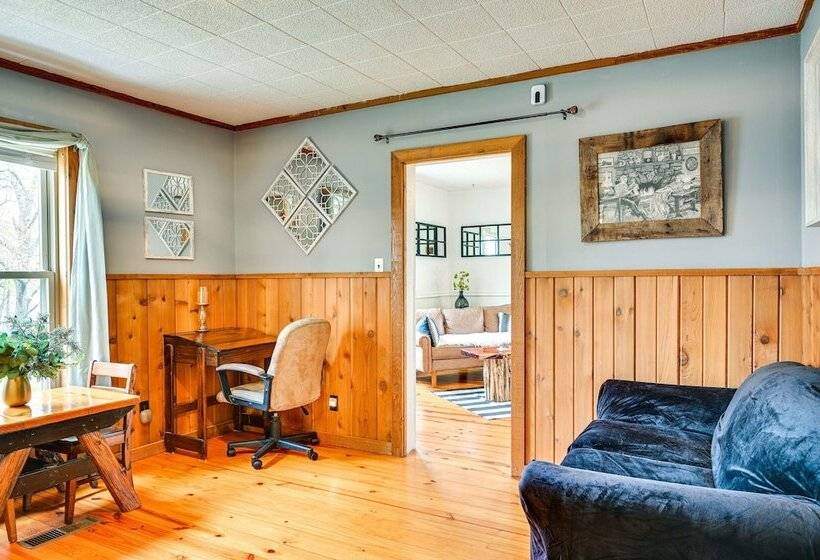 Country Escape: Log Cabin Near Kentucky Lake!