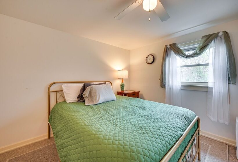 Country Escape: Log Cabin Near Kentucky Lake!