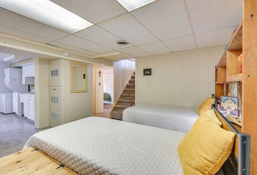 Country Escape: Log Cabin Near Kentucky Lake!