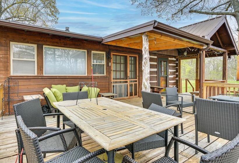 Country Escape: Log Cabin Near Kentucky Lake!